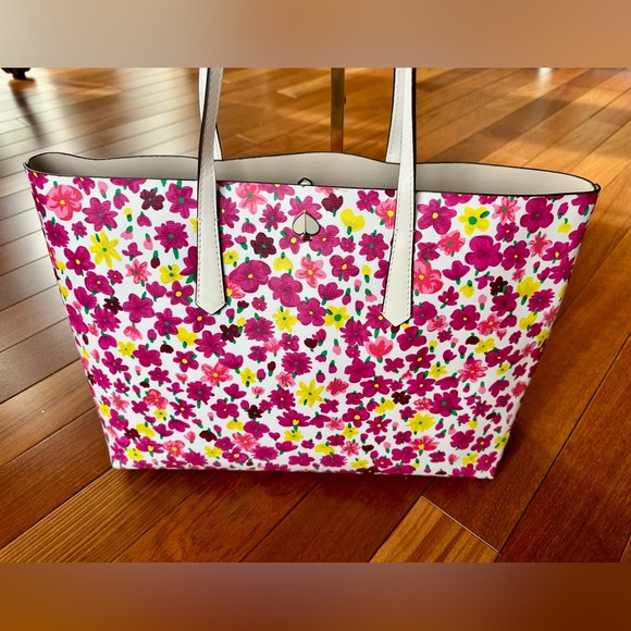 Kate Spade New York “Molly” Floral Tote with Matching Pouch. Like brand new! ♠️ - Picture 12 of 12